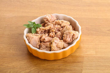 Canned tuna fish with oil