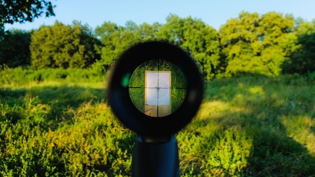 Sniper gun scope view, target 