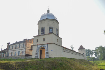 Fototapeta na wymiar Lyubchansky castle on the banks of the Neman river 