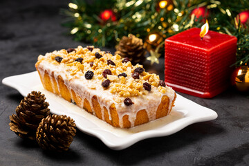 English cake topped with fondant, raisins and walnuts.