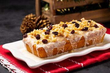 English cake topped with fondant, raisins and walnuts.