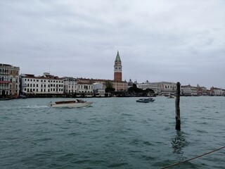 Vue de Venise depuis un bateau