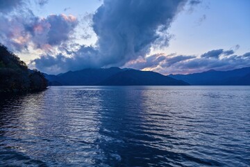幻想的な夕焼け雲と中禅寺湖のコラボ情景奥日光、栃木