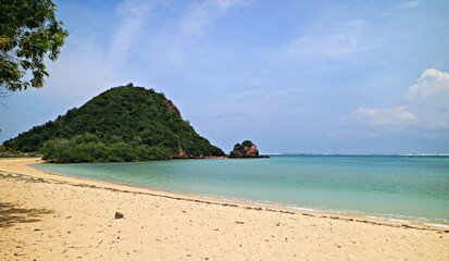 Obraz premium exotic mandalika beach with white sand and islands. Become a favorite tourist destination on the island of Lombok, West Nusa Tenggara, Indonesia.