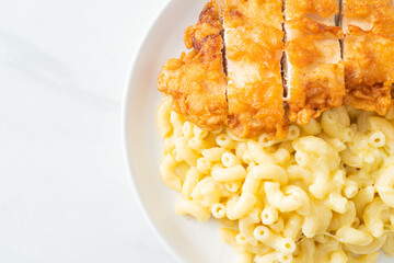Mac and cheese with fried chicken