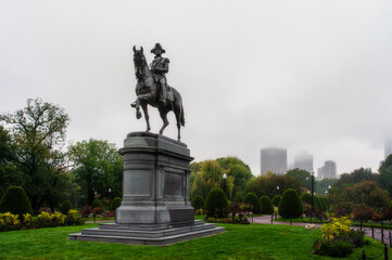 Obraz premium George Washington Monument in Boston Public Garden