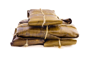 Comida típica mexicana, Tamales veracruzanos o jarochos, preparados con hojas de plátano, harina de maíz y adobo rojo. Alimento prehispánico. 