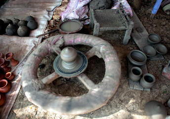 The potter's accessories to make earthen pots.