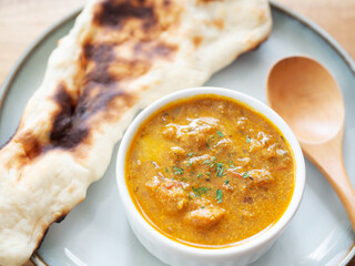 スパイスチキンカレーとナン