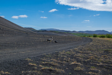 Fototapeta na wymiar Auf dem Weg zwischen Dimmuborgir und Grjotagja im Norden von Island auf Wegen mit Lava und Tuffstein.