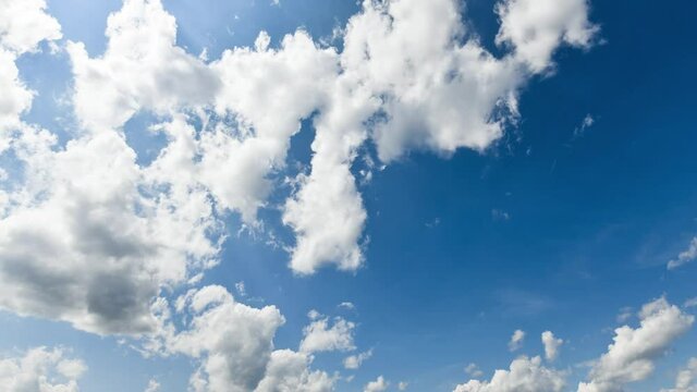 Sch&ouml;nwetterwolken im Zeitraffer