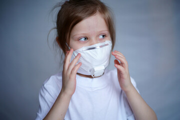 It is difficult for the child to breathe in a mask, was vaccinated, in the hospital