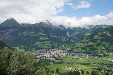 Fototapeta na wymiar Wanderung auf den Zunig: Blick auf Matrei in Osttirol