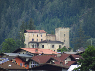 Fototapeta na wymiar Matrei in Osttirol: Die alte Burg