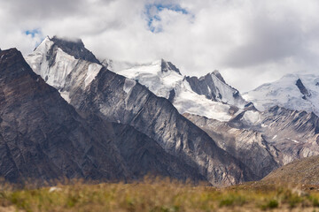 Fototapeta na wymiar Beautiful snow mountain peak in Zanskar valley, Himalaya mountains range in Ladakh region, north India