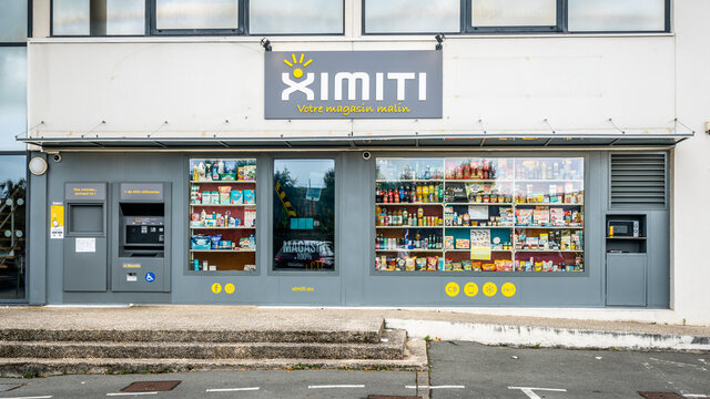 Ximiti automatic convenience store front view a 24/7 smart shop in France
