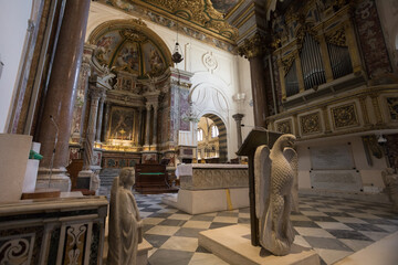 Interno del duomo di sant'andrea di amalfi, campania