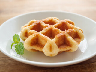 皿の上のベルギーワッフル