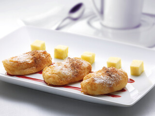 Dulce de canela con frambuesa. Cinnamon sweet with raspberry.