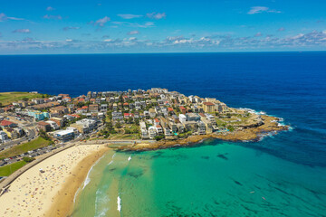 オーストラリアのシドニーにあるボンダイビーチをドローンで撮影した風景 Drone view of Bondi Beach in Sydney, Australia.