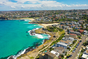 Fototapeta na wymiar オーストラリアのシドニーにあるボンダイビーチをドローンで撮影した風景 Drone view of Bondi Beach in Sydney, Australia.