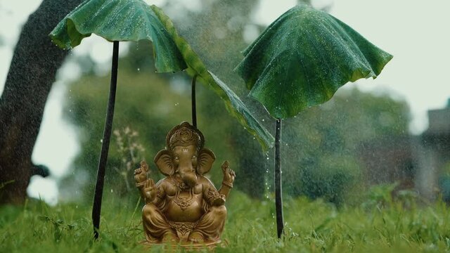 Water splash on lord ganesha sculpture. celebrate lord ganesha festival. 