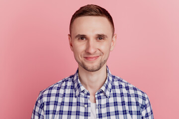 Obraz premium Close-up portrait of young handsome guy happy positive smile isolated over pink color pastel background