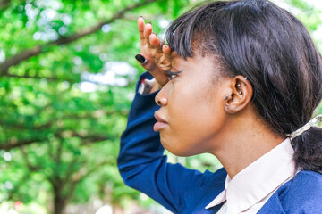 リアクションをする黒人女性