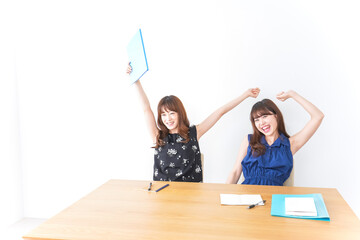 テストから解放される学生