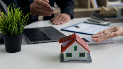 Real estate home agents offer home purchase contracts and installment plans. Along with introducing financial ideas for buying and renting a house.