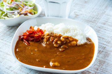 食卓のビーフカレー