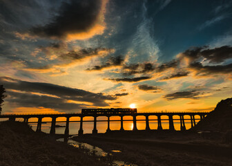 夕暮れの惣郷川橋梁