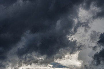 Fototapeta na wymiar Dark storm clouds cover the sky