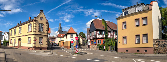 Die Ortseinfahrt von Bonames, einem Stadtteil im Norden von Frankfurt am Main