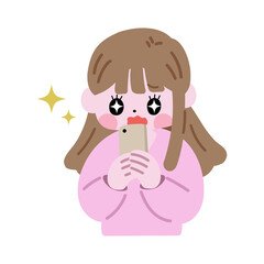 輝いた目でスマホの画面を見つめる女性