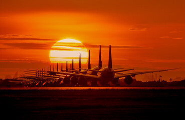 Obraz premium Sunset at Suvarnabhumi International Airpor