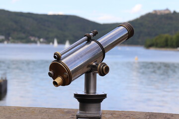 Fernrohr am Edersee.