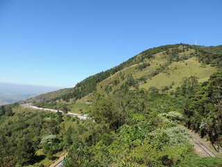 Fototapeta premium Mirante da Santa no município da Santo Antônio do Pinhal tem vista para a Serra, Vale do Paraíba e a linha ferroviária.