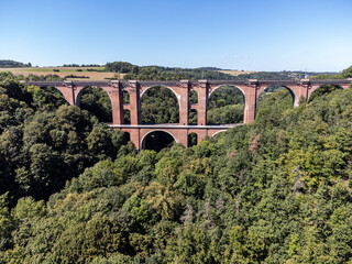 Fototapeta na wymiar Luftbild der Elstertalbrücke im Vogtland 