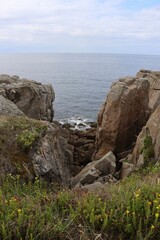 Fototapeta na wymiar cliffs of the wild coast of Le Croisic 