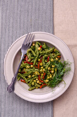 Green pasta with chickpeas, pepper and pesto sauce