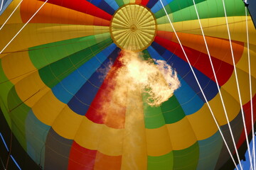 Obraz premium Hot air balloon view inside with flame blower inflating