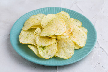 ポテトチップス（のり塩）と白背景