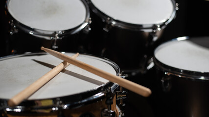 Obraz na płótnie Canvas Close-up of drumsticks on a cymbal drum