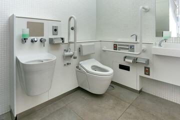 Naklejka na ściany i meble 東京の公園内の多機能トイレ