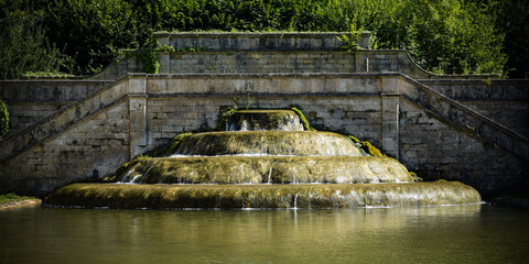 Fototapeta na wymiar the fountain with the pond of the fontenay abbey
