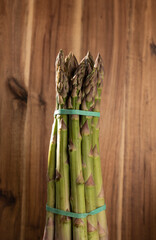 a bundle of green asparagus standing upright