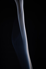 Obraz premium Soft smoke lines using natural light, with a black background
