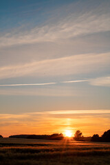 Sonnenuntergang über Feld