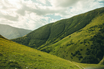 Naklejka premium A beautiful landscape photography with Caucasus Mountains in Georgia 